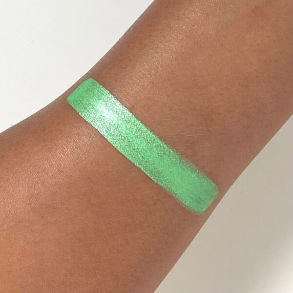 Bachari Jade Metallic Green Wet Liner – Long-Lasting Eyeliner for Bold Looks - Image 4